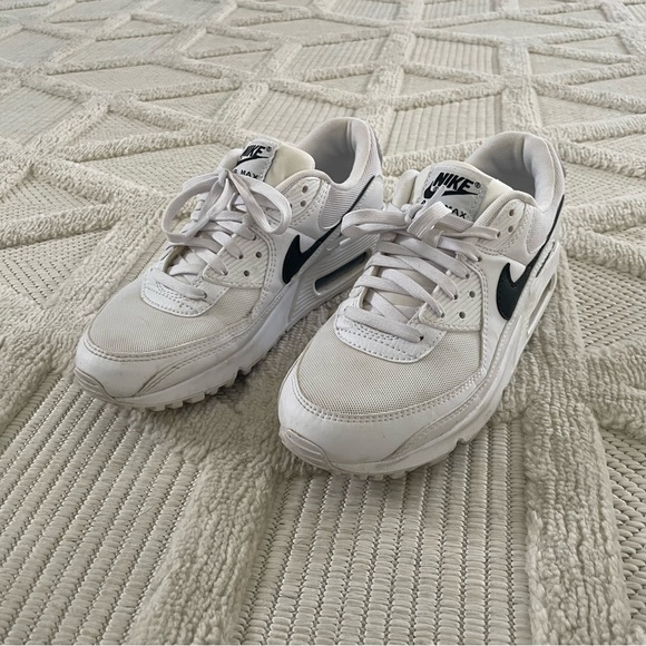 Nike Air Max 90s - Picture 4 of 9